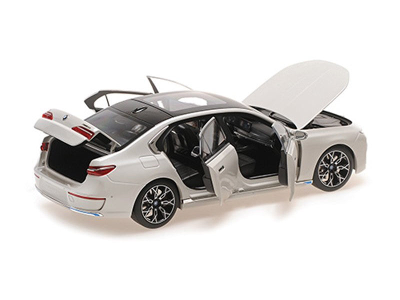 BMW i7 White Metallic 1/18 Diecast Model Car by Minichamps