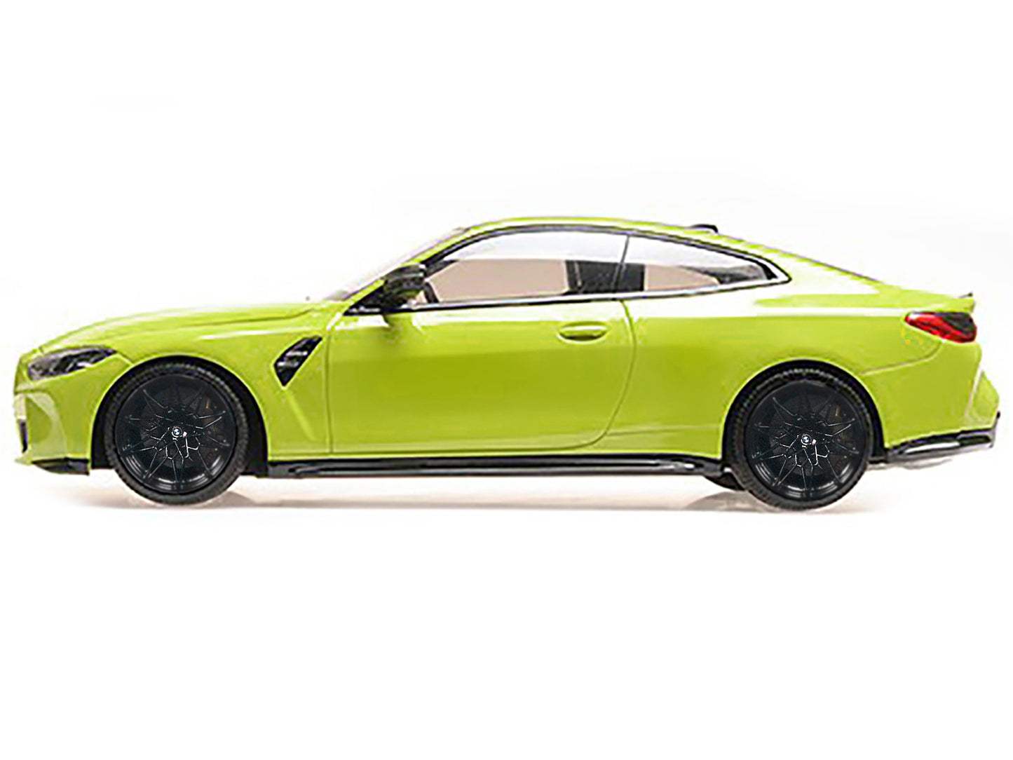 2020 BMW M4 Yellow with Carbon Top Limited Edition to 750 pieces Worldwide 1/18 Diecast Model Car by Minichamps