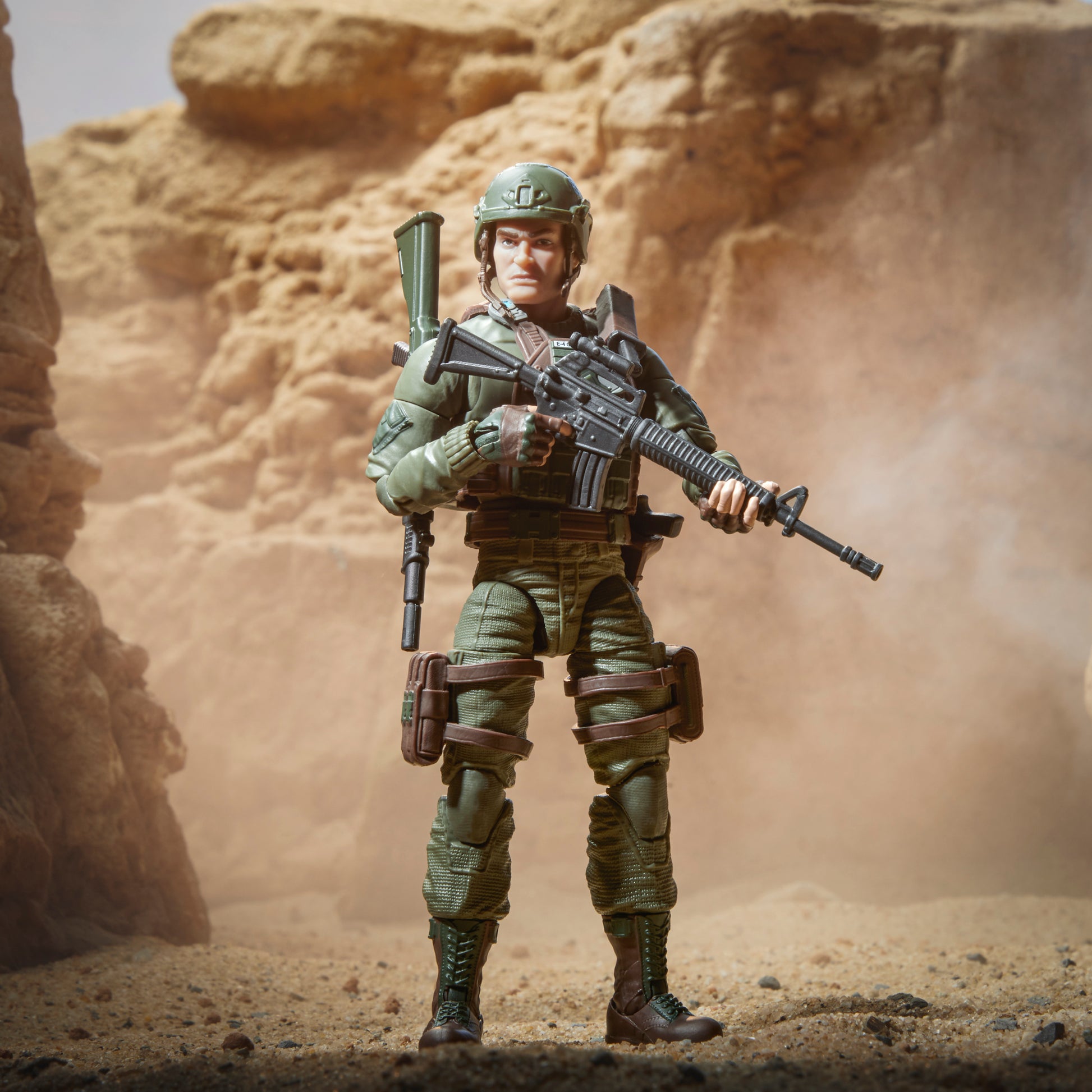 G.I. Joe Classified Series Robert "Grunt" Graves, 87 Action Figure Toy posed with guns