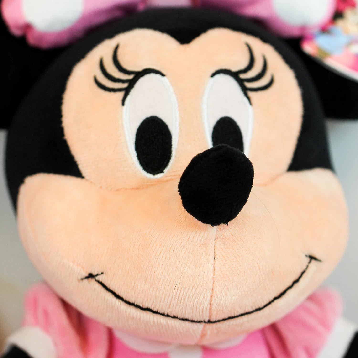 Disney minnie mouse face - Heretoserveyou